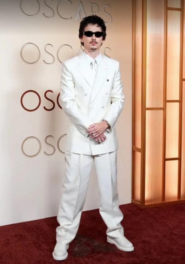 &Kappa;&alpha;&kappa;ά &tau;&alpha; &Psi;έ&mu;&alpha;&tau;&alpha;, s.04, ep.09: Έ&chi;&epsilon;&tau;&epsilon; &kappa;ά&pi;&omicron;&iota;&omicron; &theta;έ&mu;&alpha; &mu;&alpha;&zeta;ί &mu;&omicron;&upsilon;;